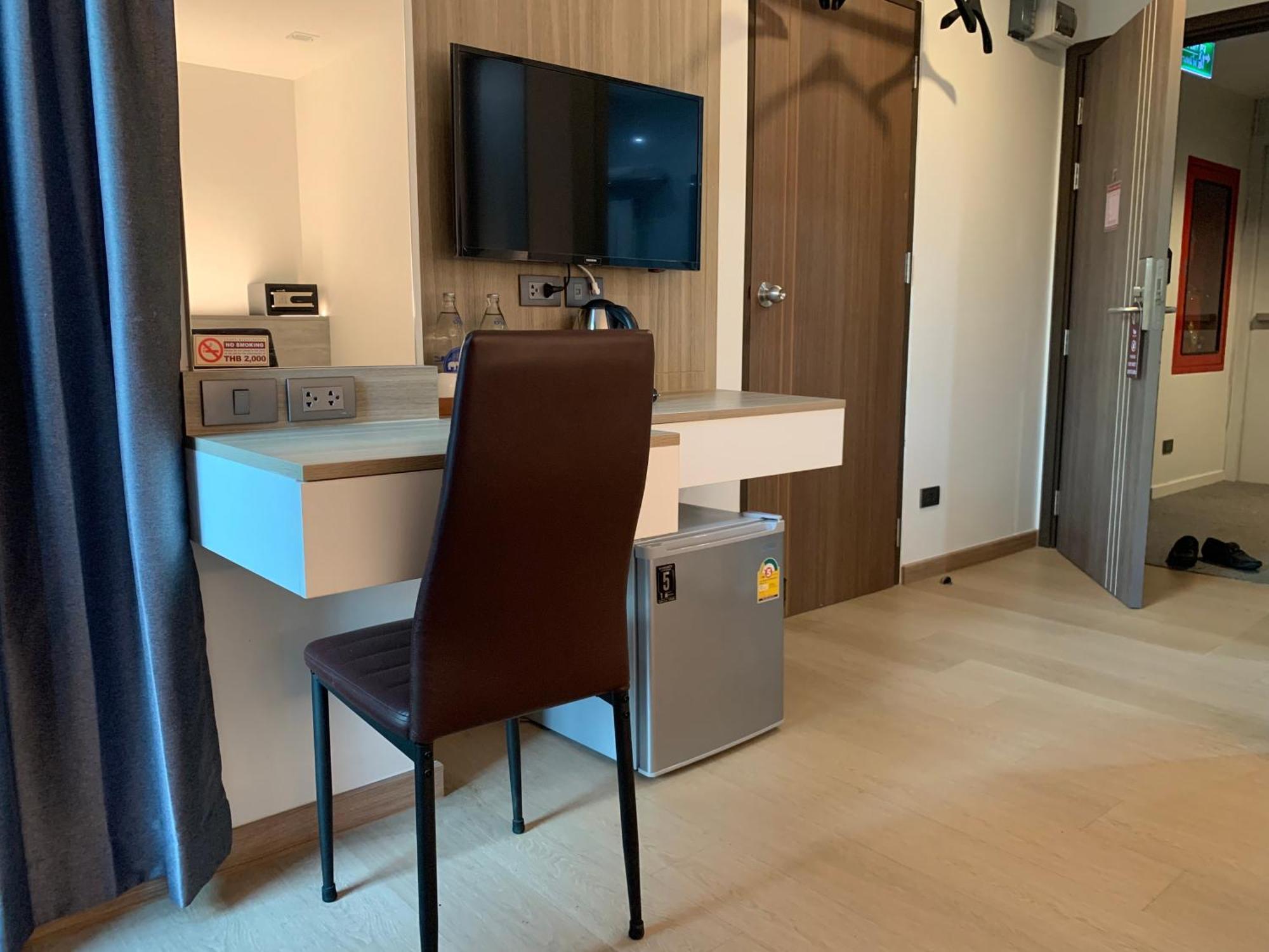 Thana Wisut Hotel Банкок Екстериор снимка